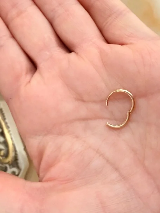 14K yellow gold Gold Hoop Earring one pc only - Picture 4 of 7